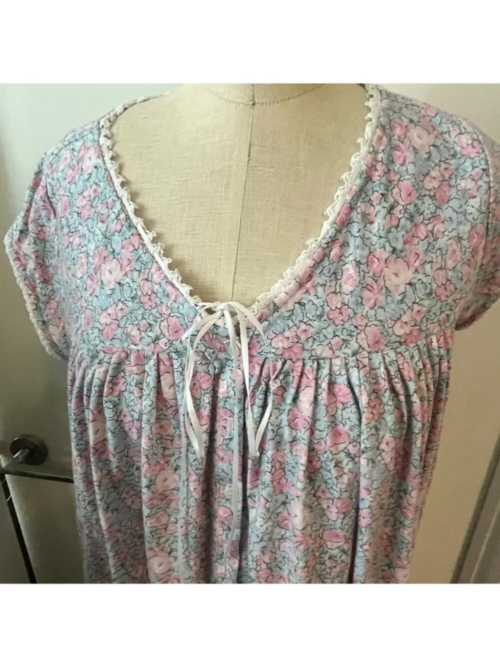 Vintage EILEEN WEST For QUEEN ANNE'S LACE 100% Cotton  Floral Nightgown Size Lar